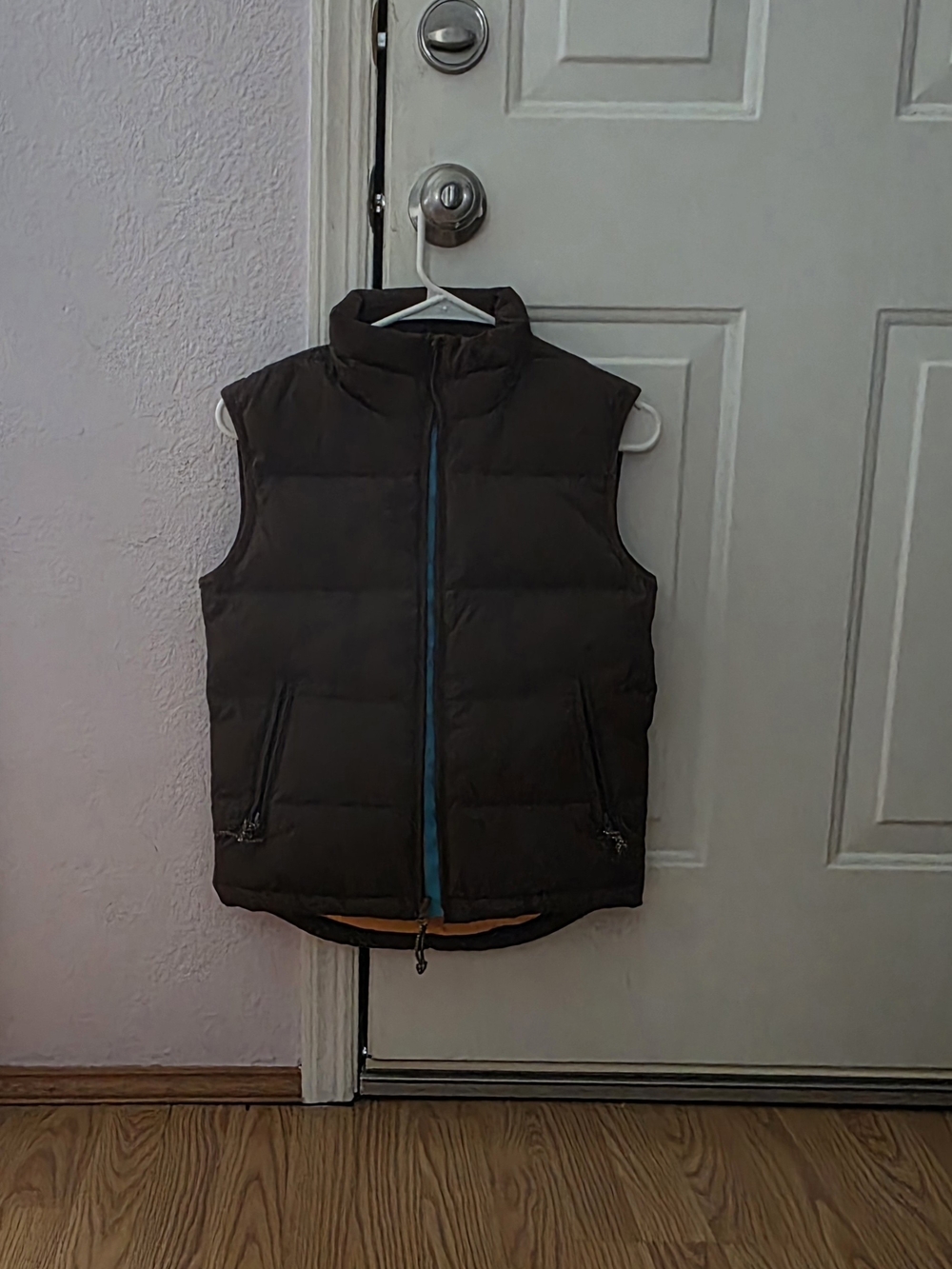 NWOT- UNIONBAY Small Womens Quilted Puffer Vest in Dark Brown with Blue Trim